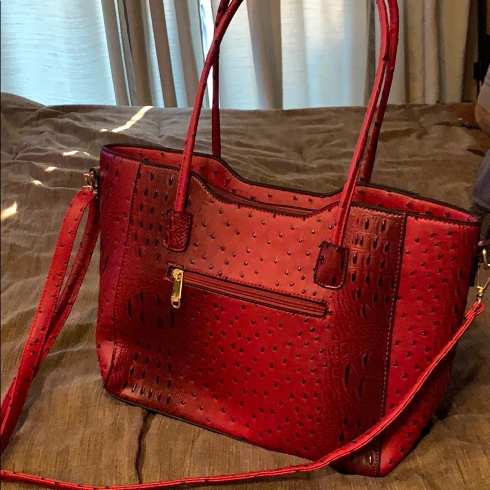 Beautiful vegan ostrich red tote w/zipper excellent condition inside and out